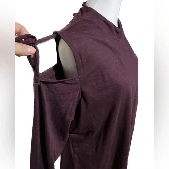 Lane Bryant plum cold shoulder long sleeve lightweight top -size 18/20 - Picture 4 of 6
